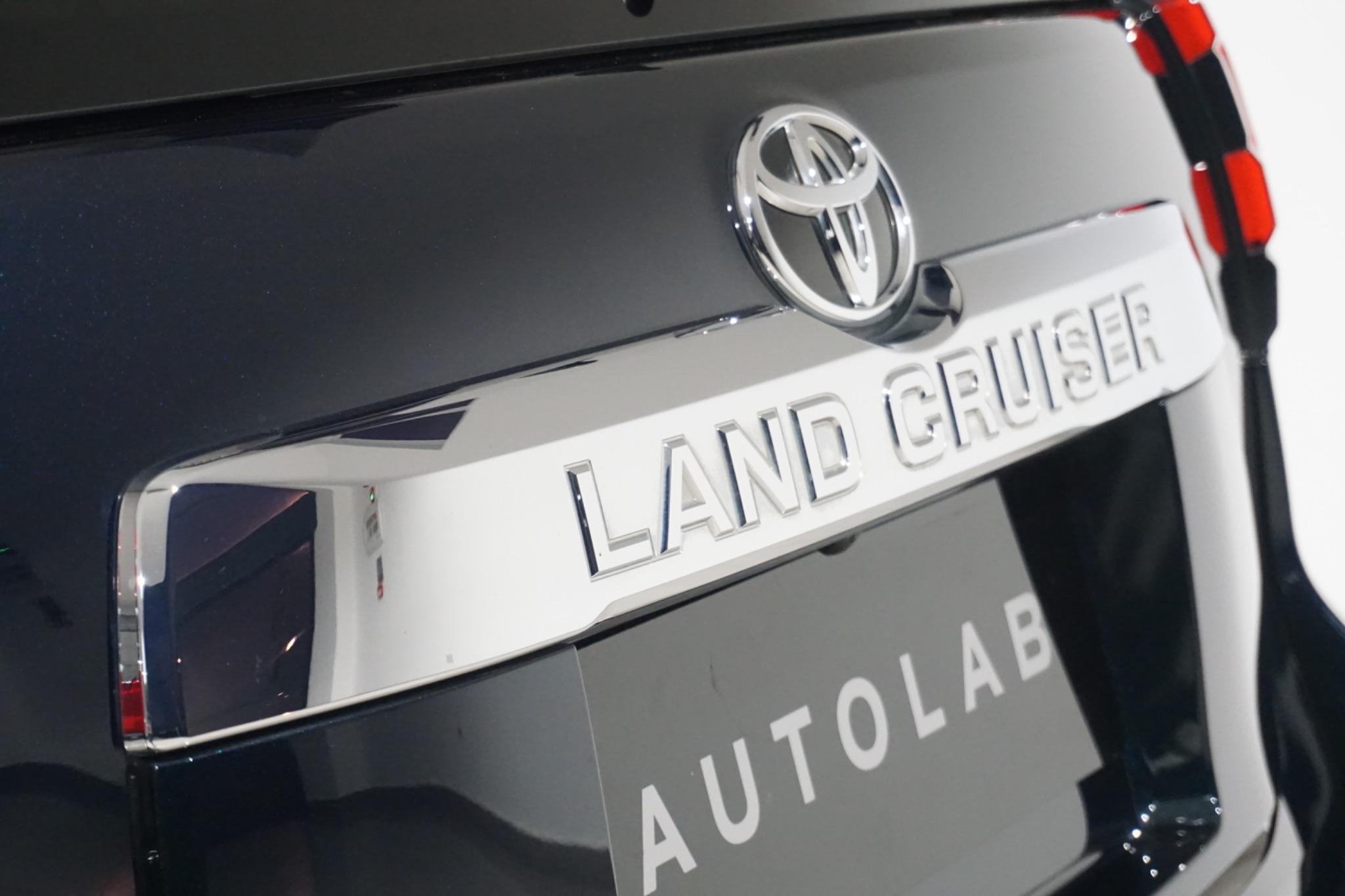 Toyota Land Cruiser 2.8D Invincible Auto 4WD Euro 6 (s/s) 5dr (7 Seat)